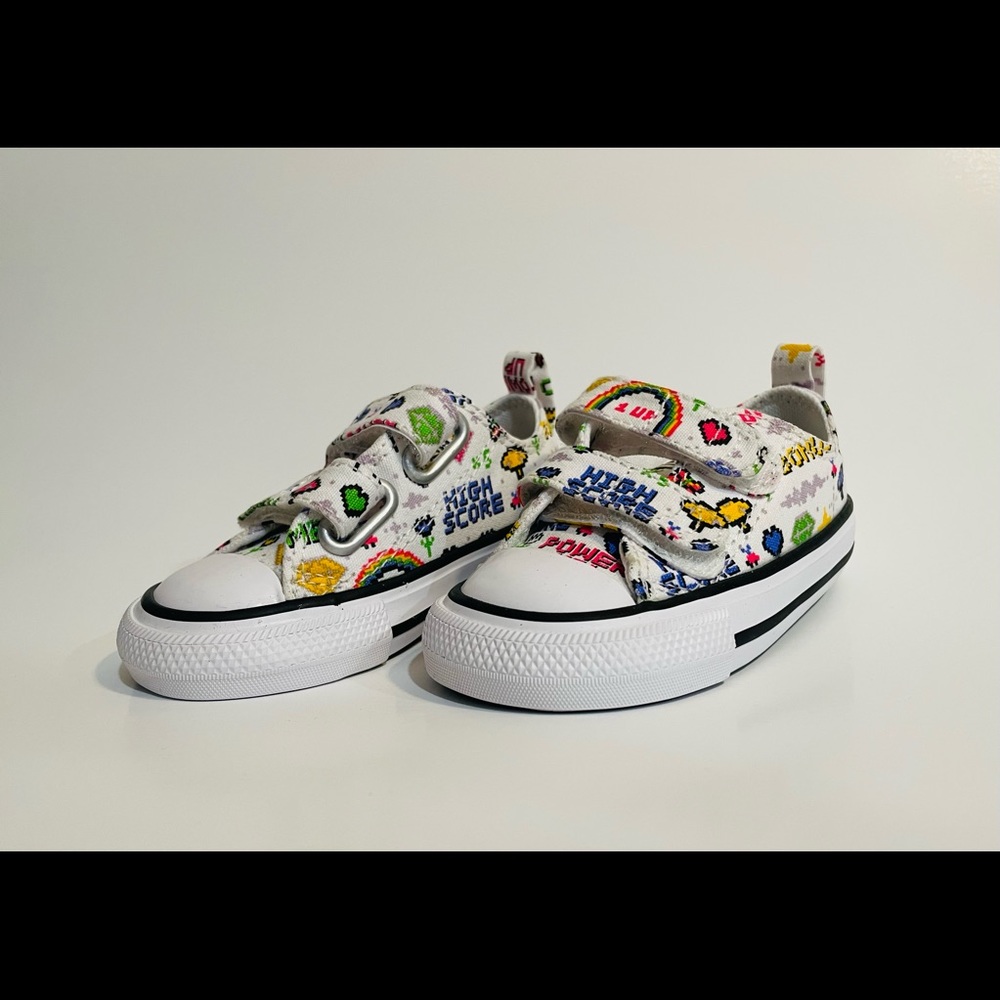 Converse Chuck Taylor All Star 2V Ox Sneaker, Gamer themed. Infant sized US 5